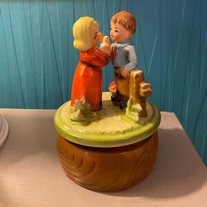 Music Box Ceramic Boy,Girl Figurine Somewhere My Love Japan Sayko Vintage 50’s